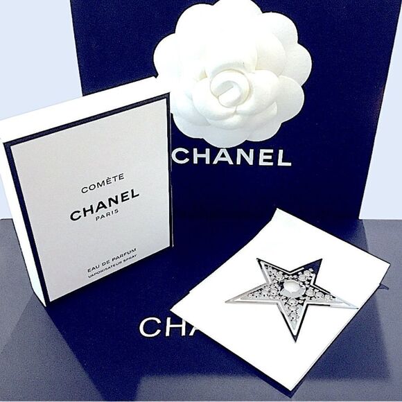 CHANEL COMETE LIMITED EDITION SAMPLE WITH BOOKMARK - Picture 3 of 5